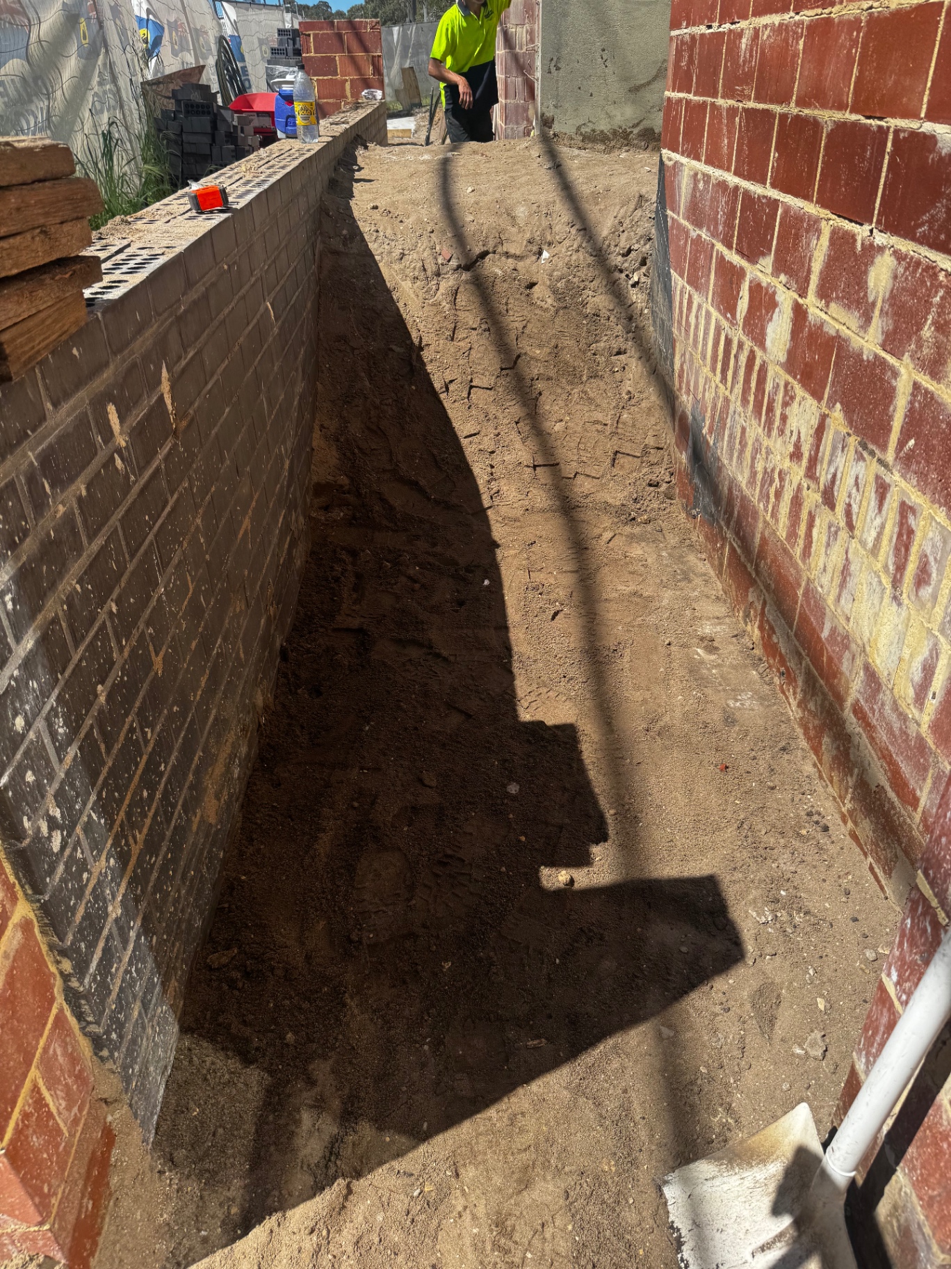 Tight access excavation through a narrow side gate